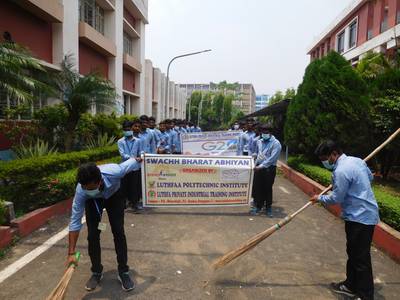 "Swachh Bharat Abhiyan - 2023" organised by Luthfa Private ITI. 7